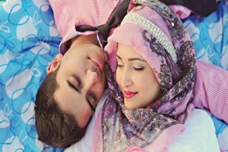 Tips Memuaskan Pasangan Diatasi Ranjang