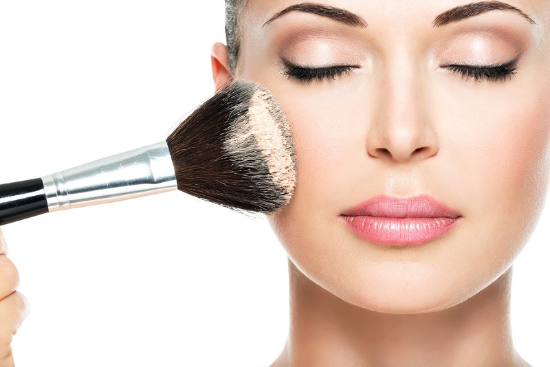 Tidak Suka Pakai Make Up, Ternyata Ada Manfaatnya Lho!