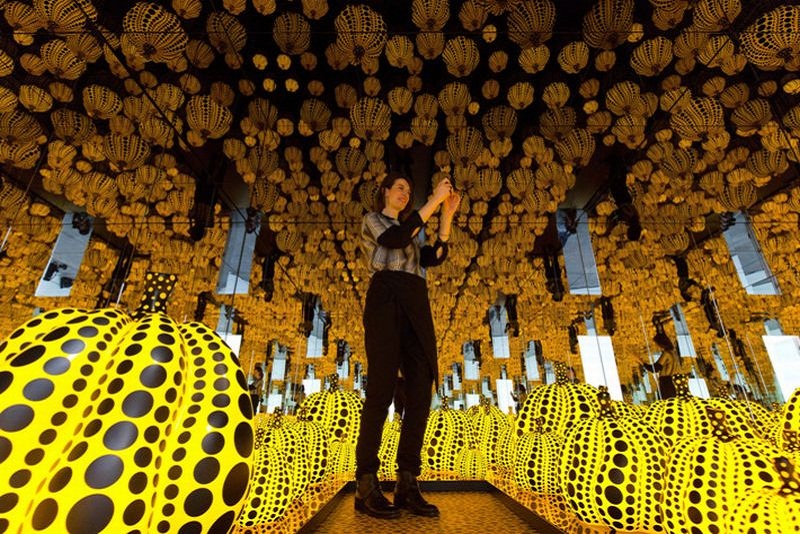 Lagi Karena Selfi Karya Yayoi Kusama Ratu Polkadot Hancur