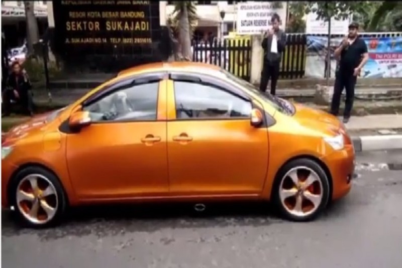mobil muka dua