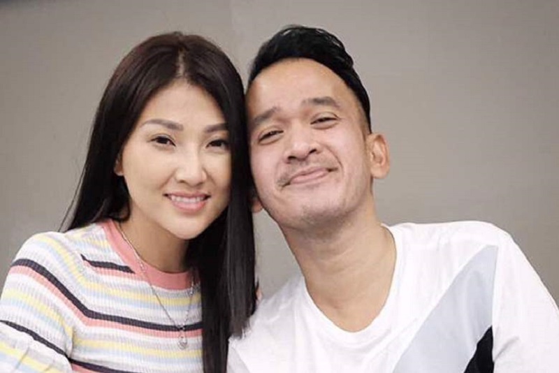 So Sweet ! Sarwendah Sampai Tertidur di Sofa saat Menunggu Ruben Onsu Pulang