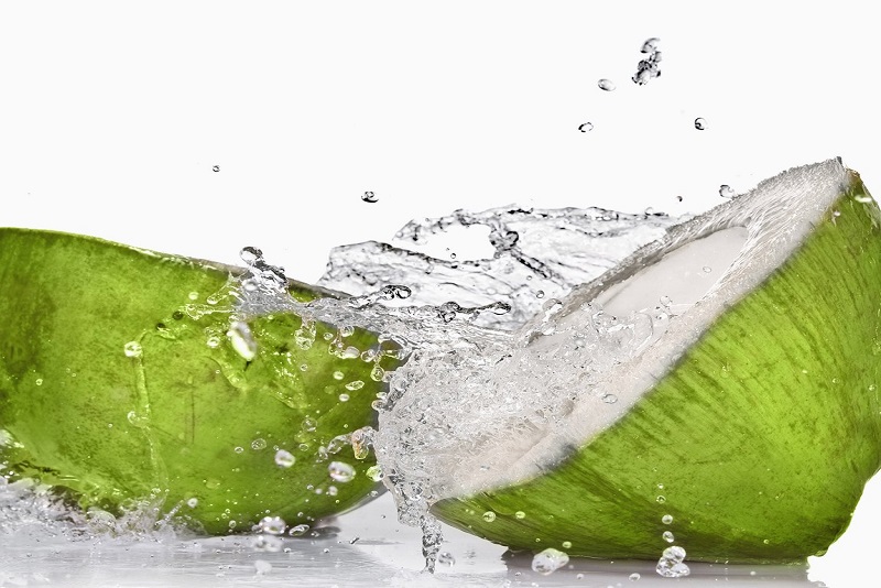 4 Manfaat Minum Air Kelapa Selama Kehamilan