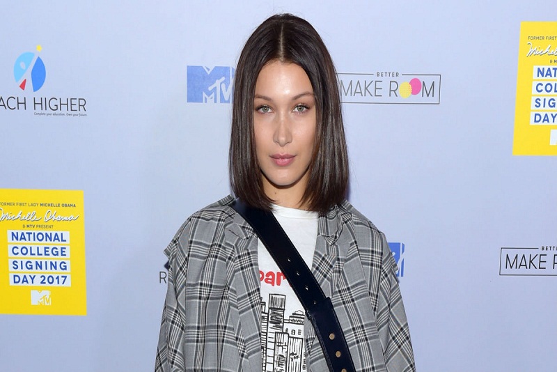 Tidak Menerima Pernyataan Donald Trump, Bella Hadid Mengutuknya