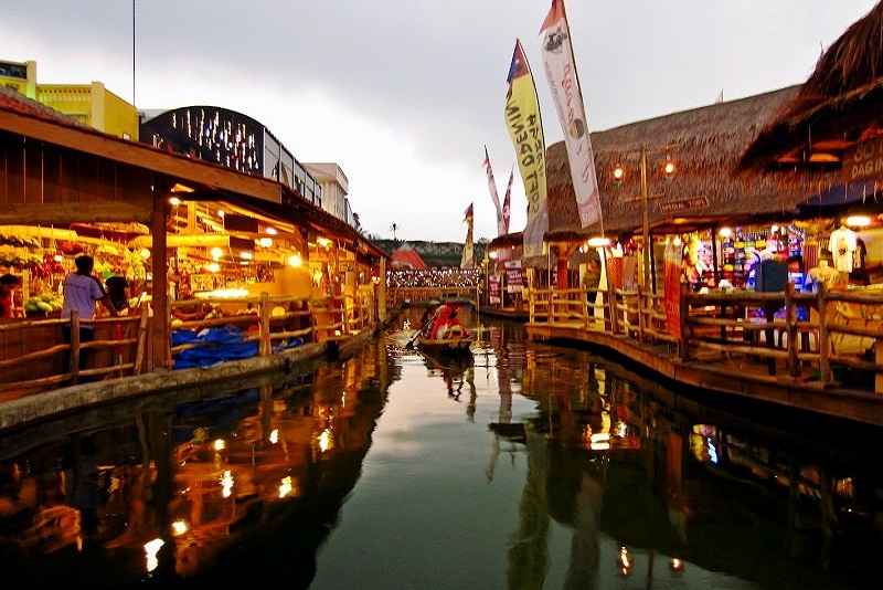 Sensasi Berwisata Di Pasar Terapung Lembang