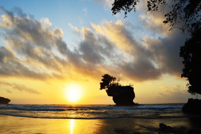Pantai Madasari Pangandara Yang Masih Perawan