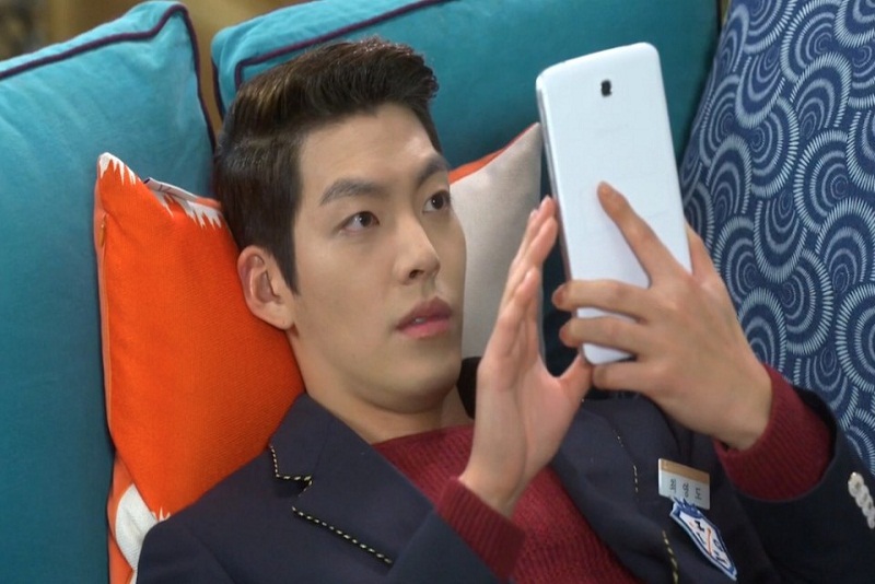 Alasan Kenapa Cowok Sering Lama Balas Chat dari Doi