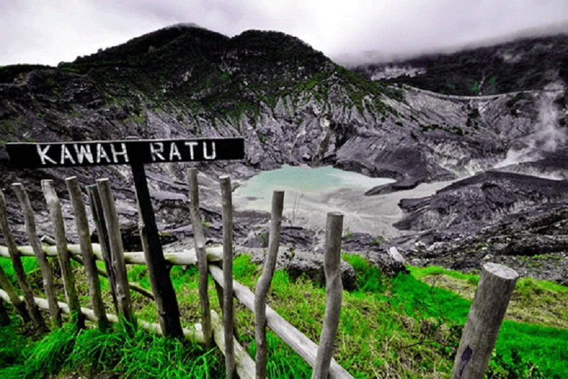 Keunikan Gunung Tangkuban Perahu yang Melegenda 
