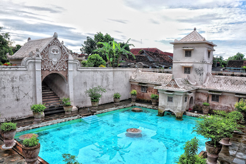 Menelusuri Jejak Peninggalan Sejarah di Istana Air Taman Sari Yogyakarta