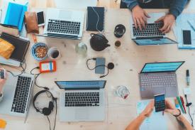 Cara Unik Branding Bisnis Jasa Digital Agar Tidak Terlihat “Biasa”