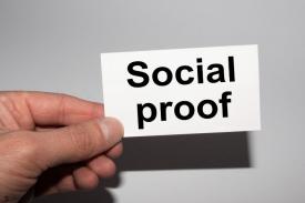 Social Proof Strategi Psikologis yang Meningkatkan Kepercayaan dan Penjualan