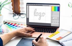 Mengapa Jasa Buat Logo Profesional Lebih Menguntungkan Dibanding Desain Sendiri