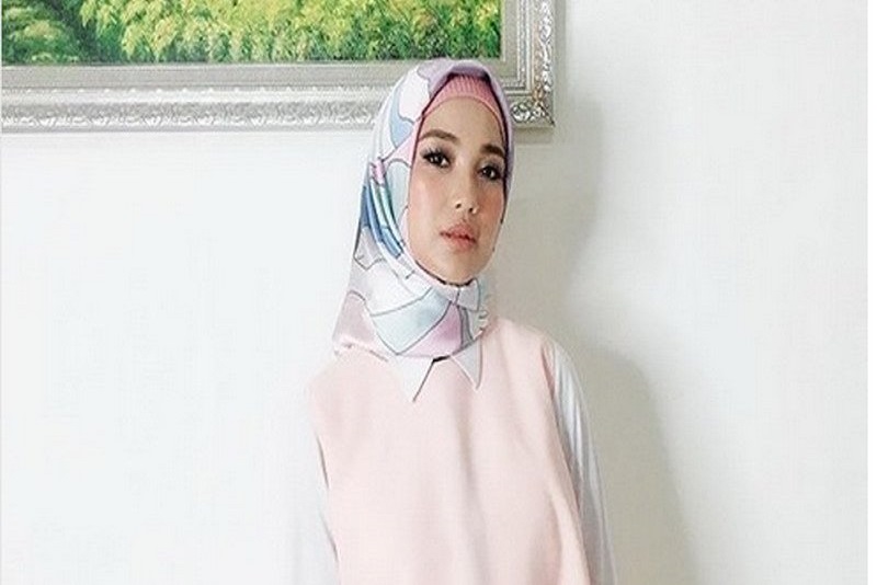 Artis Cantik Chacha Frederica Putuskan Berhijab