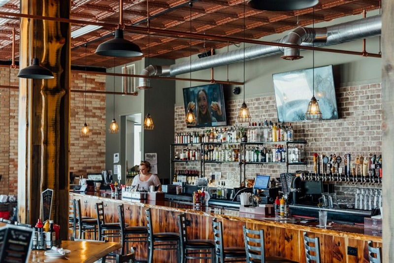 Restoran Trendi Menyajikan Hidangan Amerika dengan Sentuhan Modern