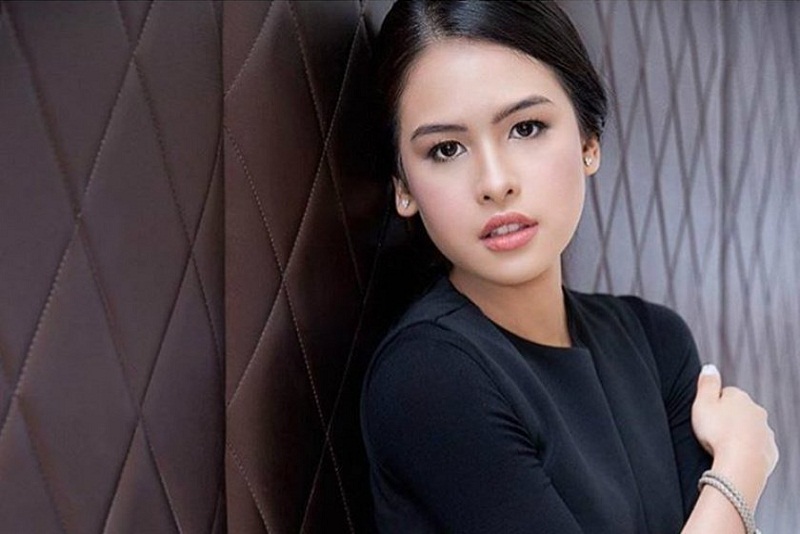Peralatan Makeup yang Wajib dibawa Maudy Ayunda