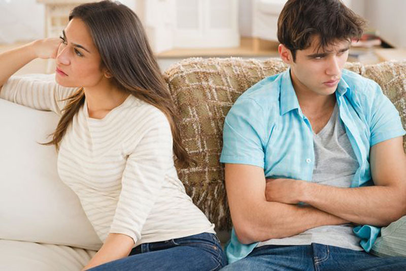 Cara Ngadepin Pacar Terlalu Moody