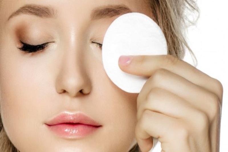 Bersihkan Make Up dengan Minyak Almond. Bagaimana Caranya?