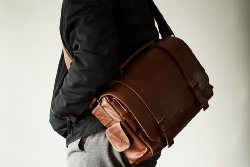 Tips Memilih Tas Kulit Pria yang Awet dan Stylish