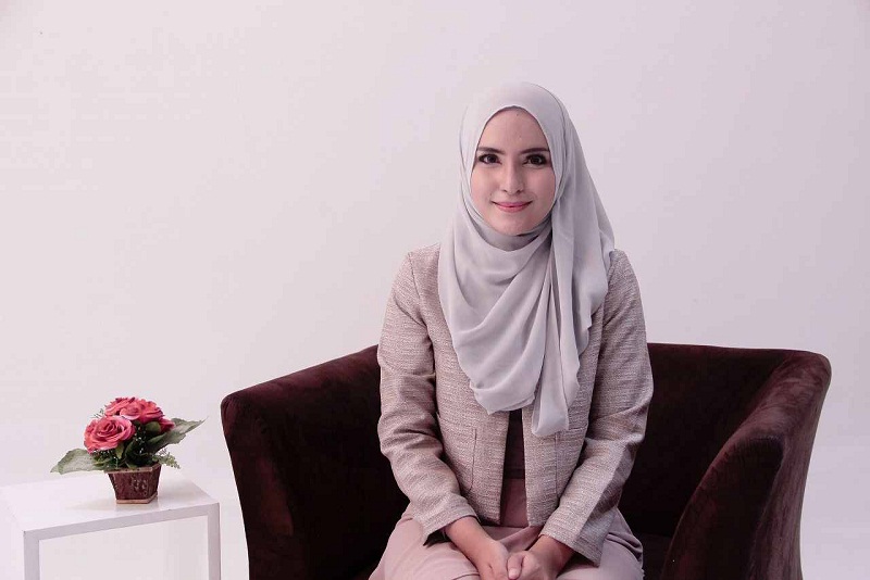Tips Mengenakan Busana Muslim Syar'i Untuk Ke Kantor