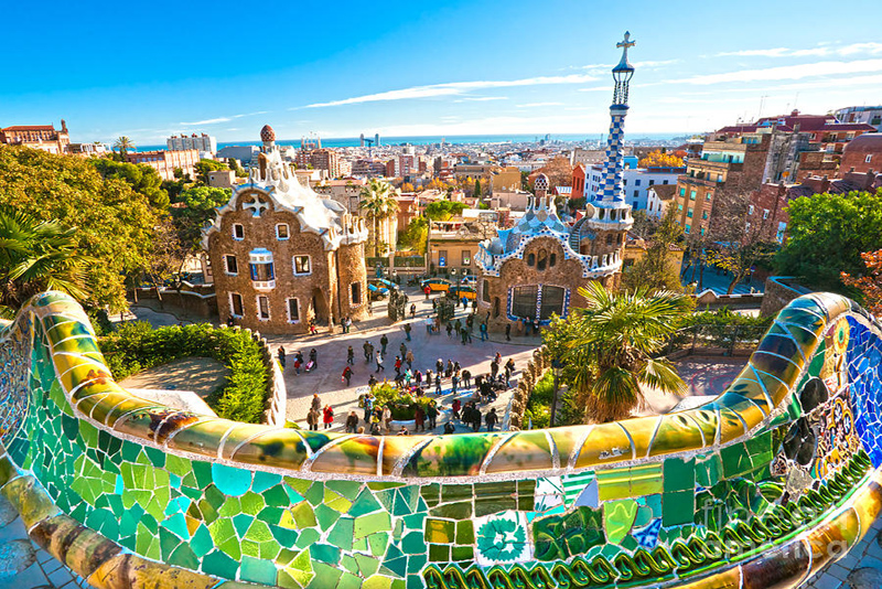 Park Guell, Taman Ikonik Kota Barcelona yang Selalu Ramai dari Pagi hingga Senja
