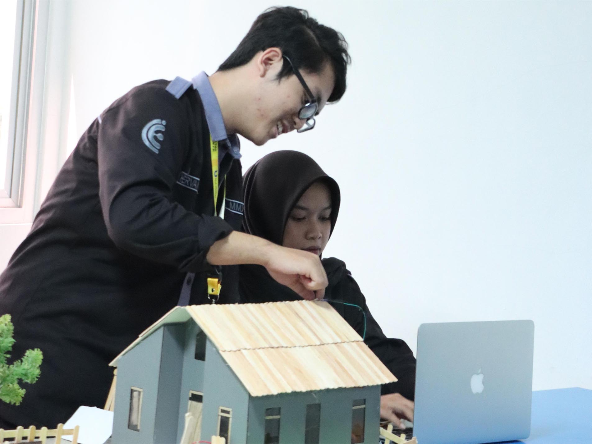 Apa Perbedaan Mendasar Jurusan Teknik Industri dengan Teknik Lain?