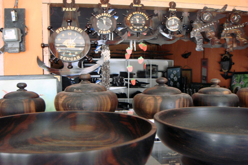 Kerajinan Ukir Kayu Eboni, Souvenir Khas dari Kota Palu