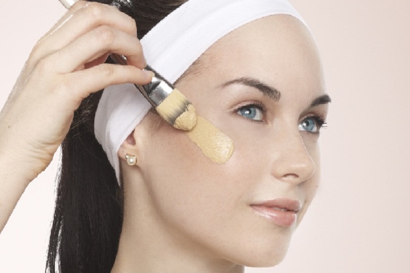 Tutupi Jerawat dengan Tips Make Up Berikut!