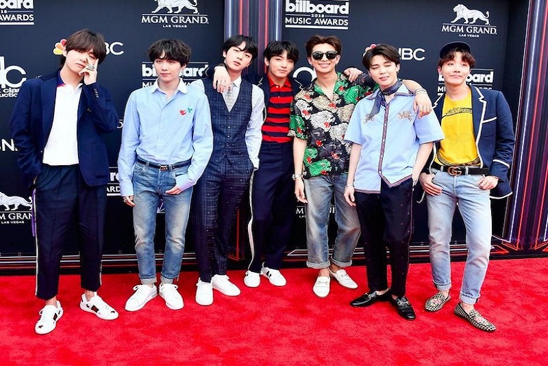 Mahalnya Busana BTS Untuk Tampil di Billboard Music Award