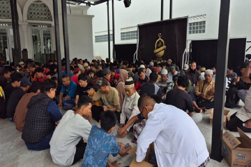 Bandung BERANI ( Berbagi dan Mengaji) di Masjid Baitul Huda Bandung