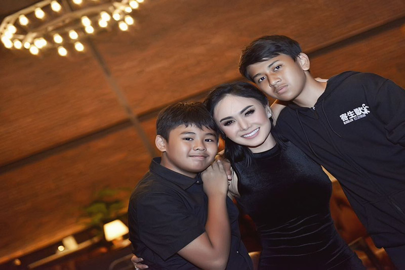 Kiat Sukses Menjadi Single Parents ala Yuni Shara