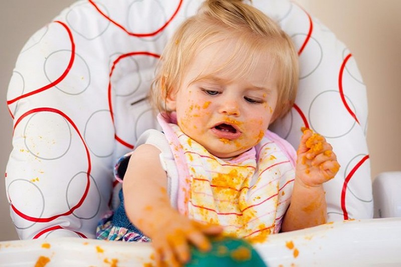 Cara Hilangkan Noda Membandel pada Pakaian Bayi