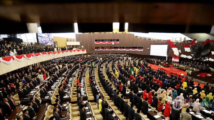 Dari Senayan ke Layar HP: Bagaimana Anggota DPR/MPR Manfaatkan TikTok & Instagram untuk Dekati Konstituen