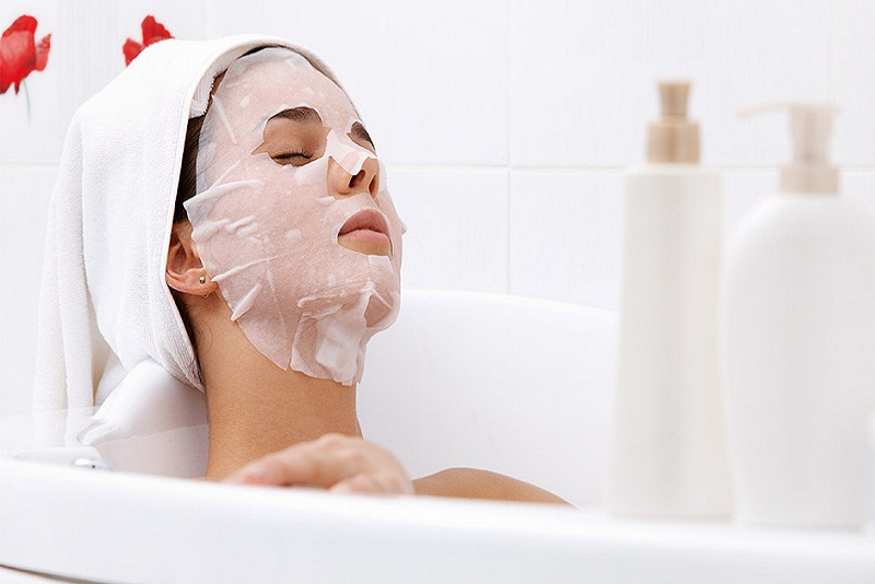 Hindari 3 Kebiasaan ini Saat Menggunakan Sheet Mask