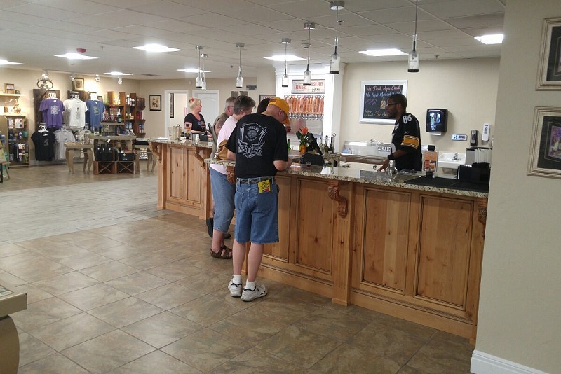 Jelajahi Ragam Hidangan dan Minuman Terbaik di Crown Valley Brewery