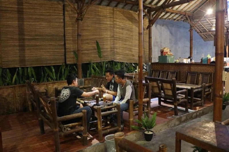 Tempat Kongkow Angkringan Tobat Menjadi Kebiasaan Masyarakat Jogja.