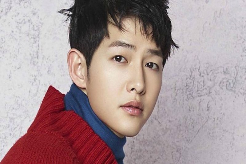 Song Joong Ki Merayakan Debutnya Bersama Penggemar