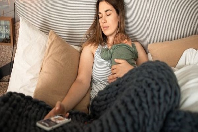 Bahaya Kurang Tidur Setelah Melahirkan yang Penting Diwaspadai