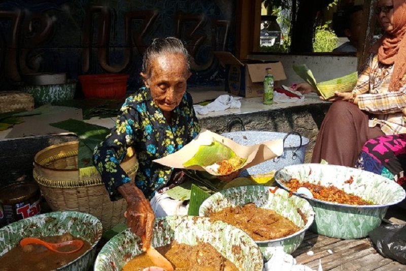 Mbah Lindu Penjual Gudeg Legendaris Telah Tiada